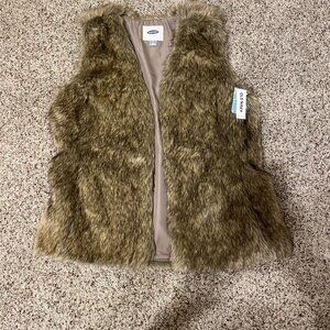 NWT Women's Old Navy Faux Fur Vest